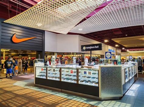 sunglass hut premium outlets